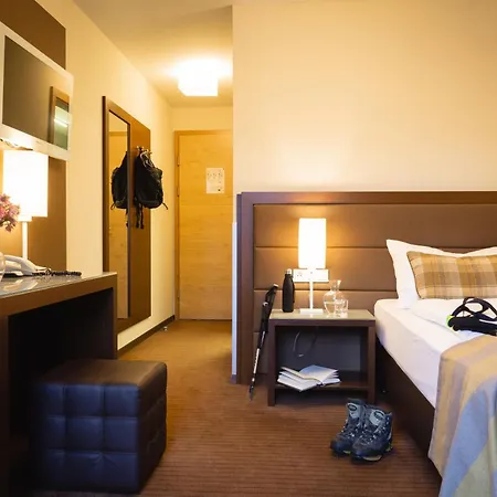 Ξενοδοχείο Stadt 4*